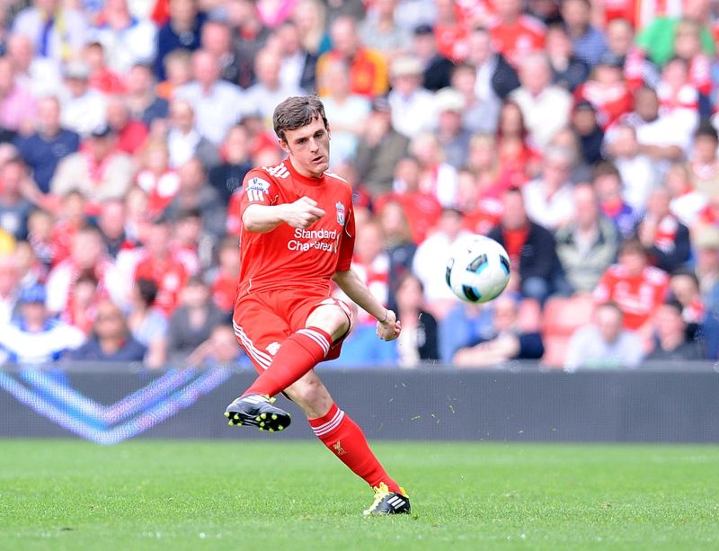 jack-robinson-la-mot-cau-thu-tre-trong-doi-hinh-cua-liverpool