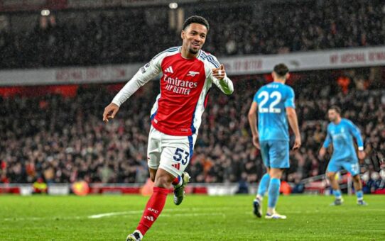 tien-ve-ethan-nwaneri-o-tuoi-15