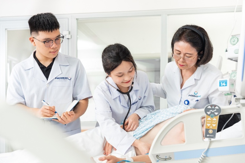 Nhóm ngành sức khỏe là lựa chọn nổi bật của học sinh theo khối B, đặc biệt với các ngành Y khoa, Dược học và Điều dưỡng. 