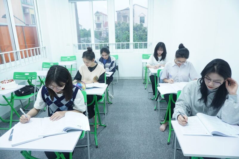 Một lộ trình ôn thi rõ ràng giúp học sinh khối B củng cố nền tảng, luyện chuyên đề và tối ưu điểm số. 