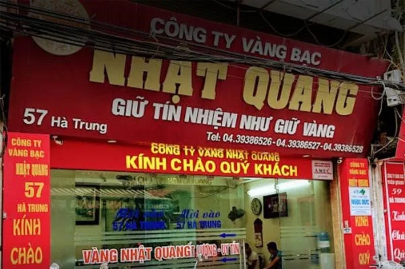 Khi đổi Baht tại Hà Trung, nên hỏi rõ giá mua bán, kiểm tra tiền và chọn địa chỉ được phép hoạt động.