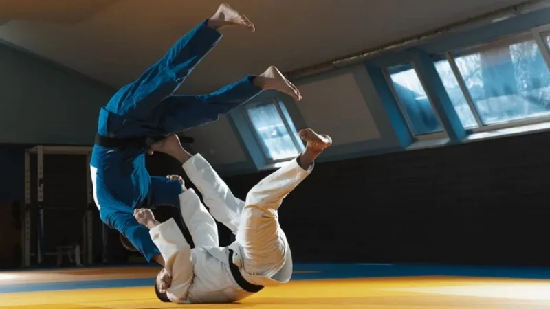 Tập Jiu Jitsu thường xuyên giúp cải thiện sức khỏe, phản xạ, sự tự tin và khả năng kiểm soát bản thân.