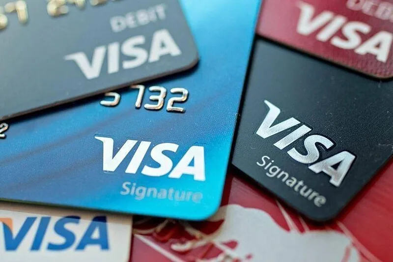 Thẻ Visa là công cụ thanh toán quốc tế giúp người dùng mua sắm, rút tiền và chi tiêu thuận tiện tại nhiều quốc gia.