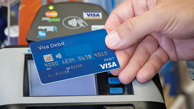 Visa Debit dễ đăng ký, dễ sử dụng và phù hợp với người mới bắt đầu dùng thẻ thanh toán quốc tế.