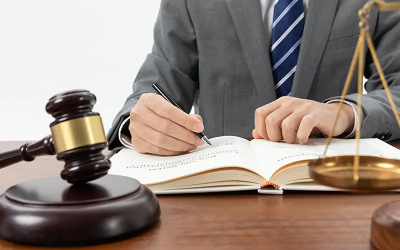 Sau khi tốt nghiệp, học sinh khối C có thể làm giáo viên, luật sư, phóng viên, nhân sự, hướng dẫn viên hoặc chuyên viên truyền thông.