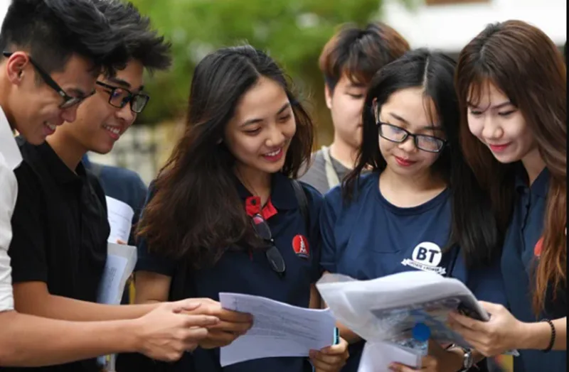 Khối C phù hợp với học sinh thích đọc, viết, phân tích vấn đề, quan tâm xã hội và không ngại giao tiếp.